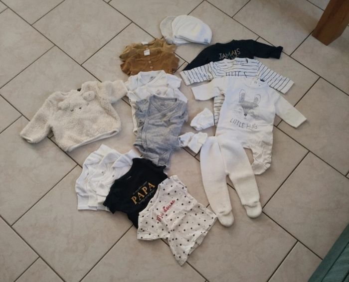 Lots vêtements bébé