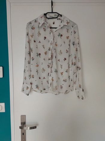 Chemise blanche fleurie taille XS Bershka