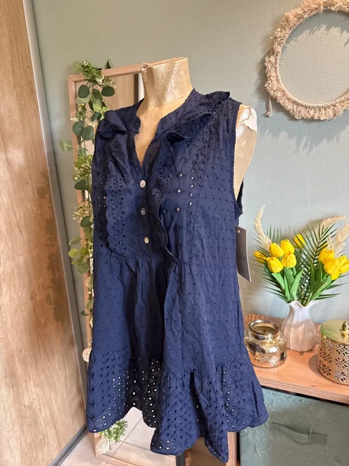 Très belle blouse en broderie anglaise femme - photo numéro 2