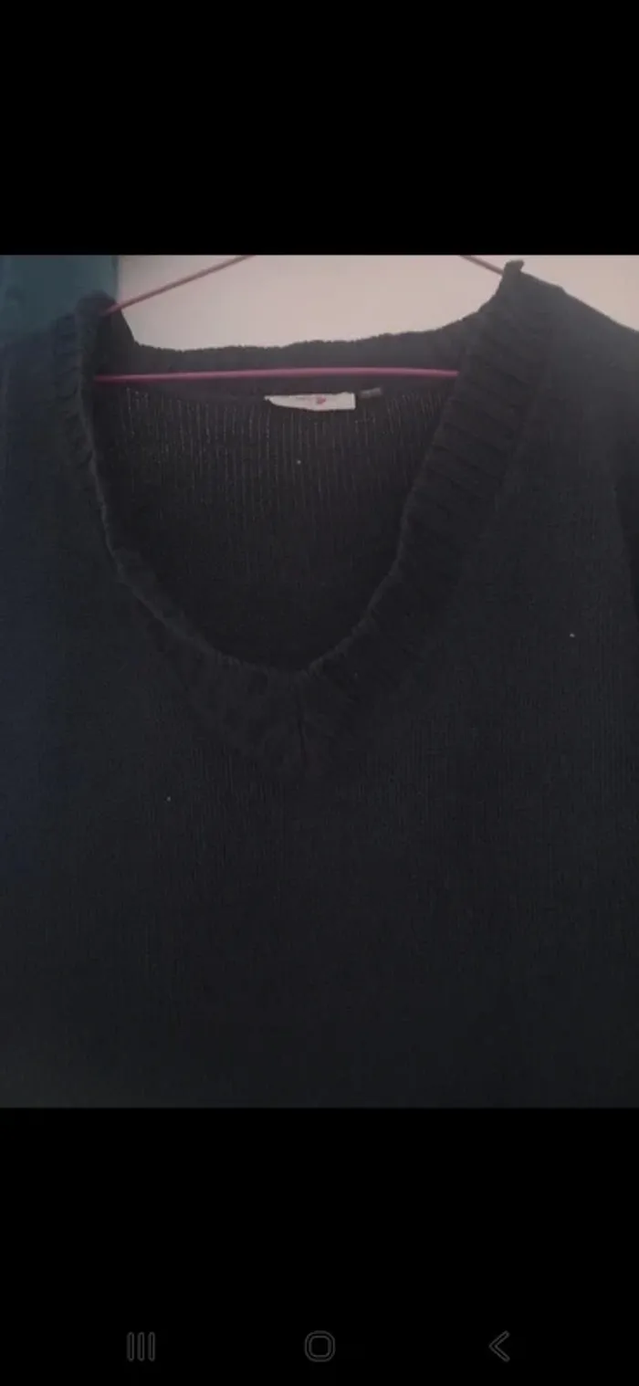 Pull noir col V – Calin Kalin – Taille 46/48 - photo numéro 2