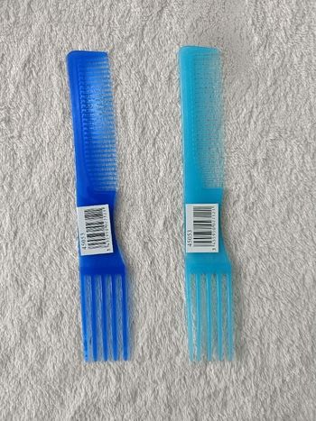 2 peignes (bleu et turquoise)