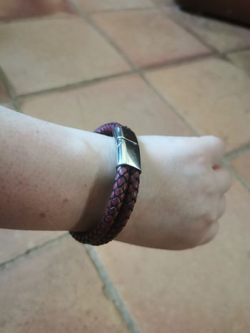 Bracelet rouge marron tressé en cuir  