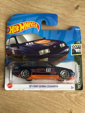Miniature hot wheels ford sierra cosworth 1/64