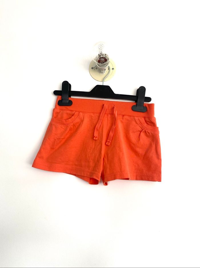 Short orange fille  «  sans marque «  5 ans