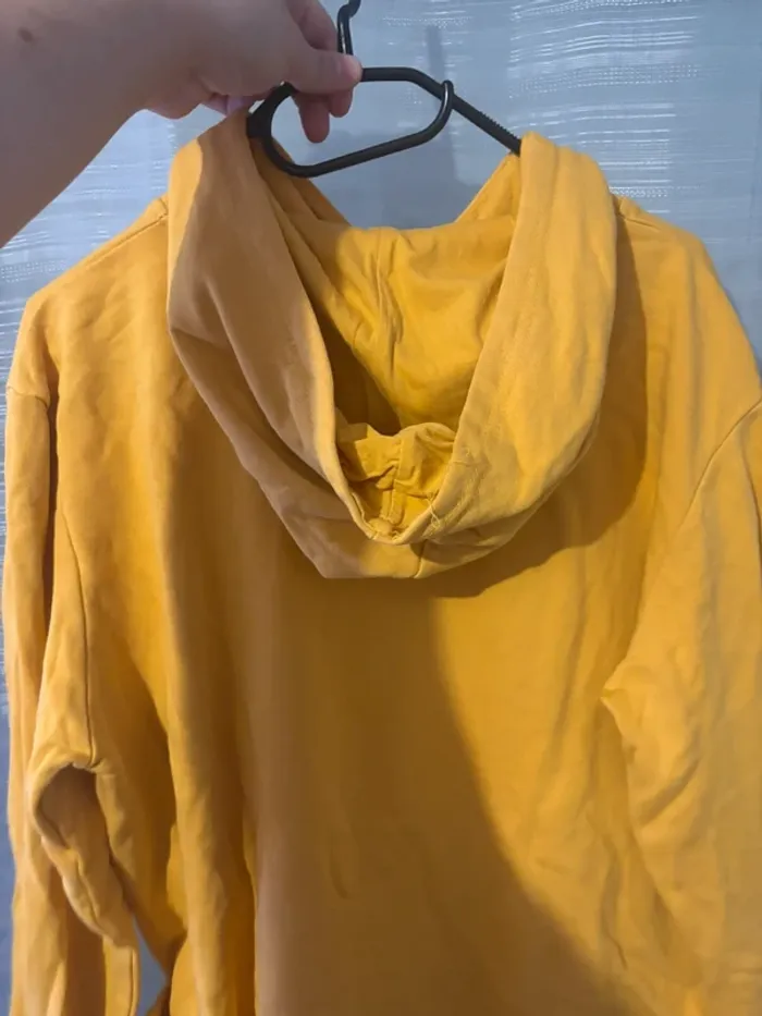 Sweat jaune - photo numéro 7