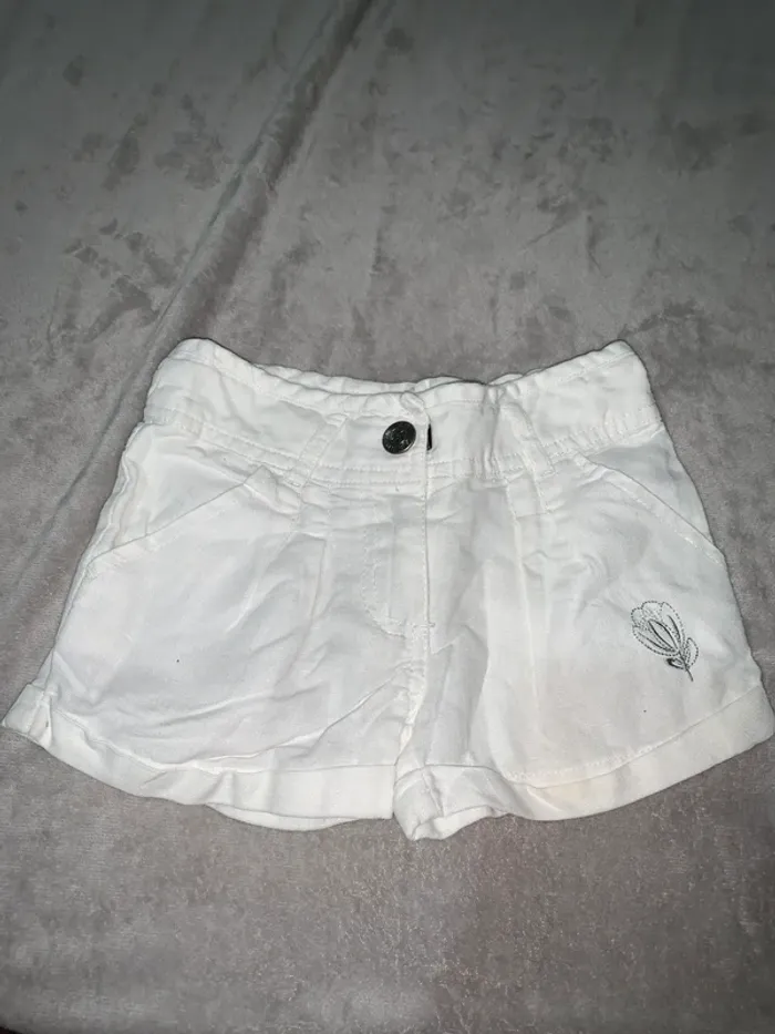 Short blanc fille en coton avec broderie montgolfière