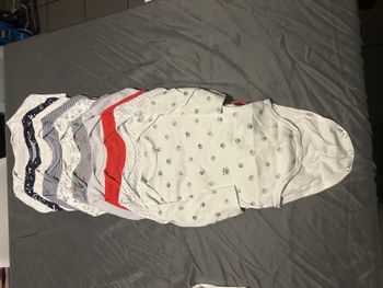 lot de 9 bodies 9 mois