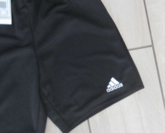 Short neuf Adidas - photo numéro 2