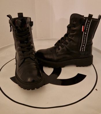 TOMMY HILFIGER – Bottines Noires Logo Iconique – P35 (Convient 36) – Tendance & Intemporelles