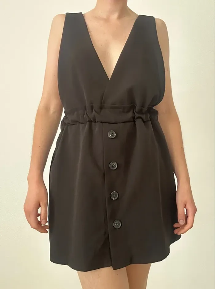 Robe noir en excellent état - photo numéro 3