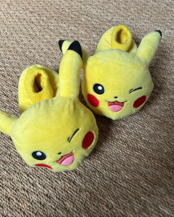 Chaussons enfant Pikachu taille 28