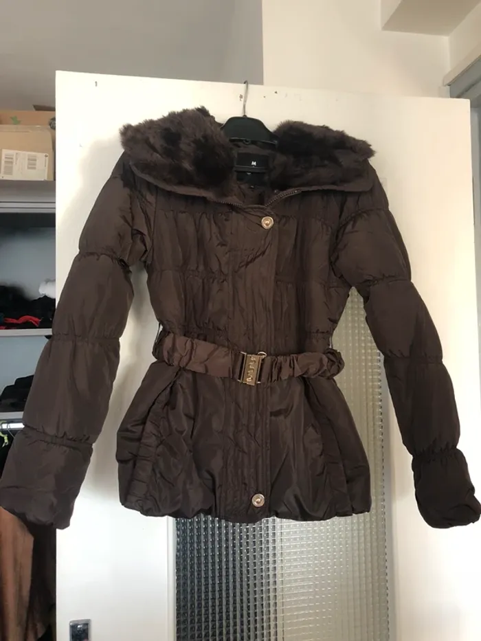 Doudoune courte ceinturée marron neuve