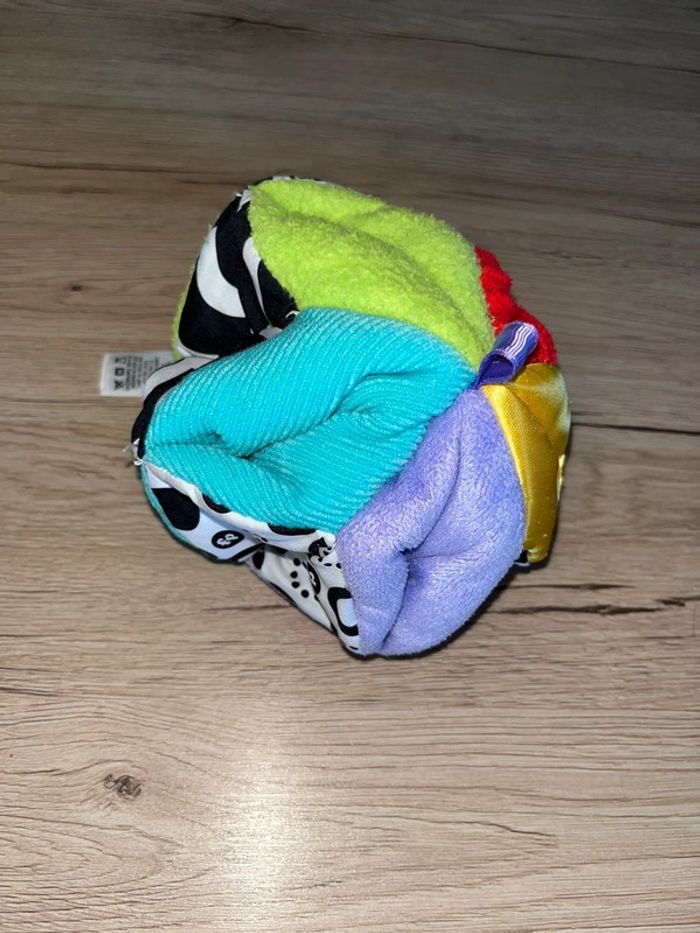 Balle sensorielle tissu Fisher Price