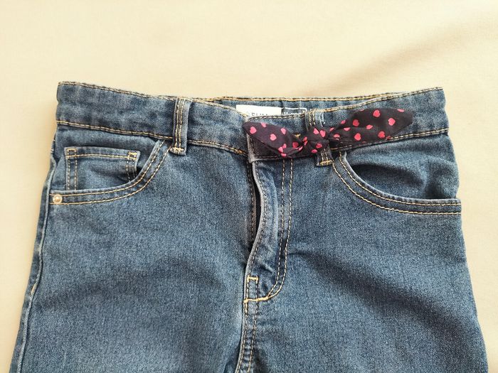 💙 Jeans slim avec noeud - 6ans - In extenso - Excellent état 💙 - photo numéro 2