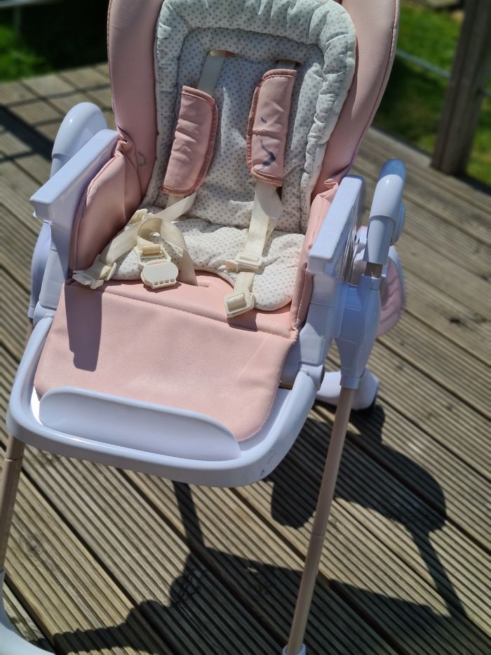 A vendre lots chaise haute, kangourou, couffin