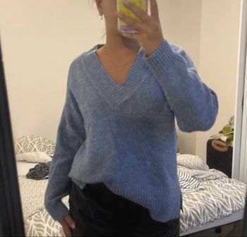 pull col V bleu