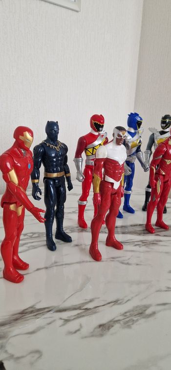 Lot grandes figurines héros