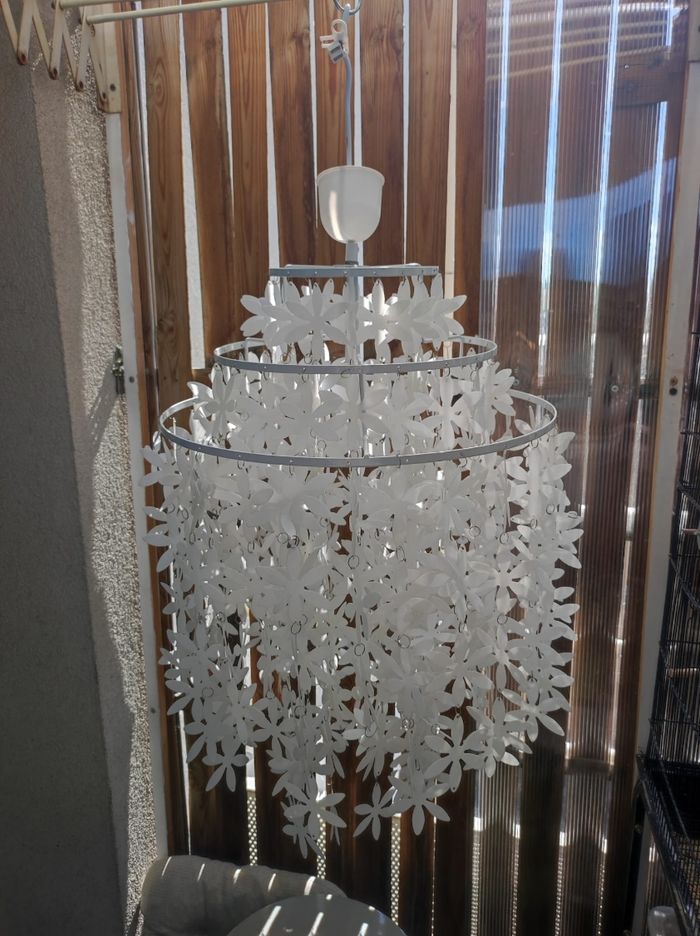 Suspension luminaire floral blanc