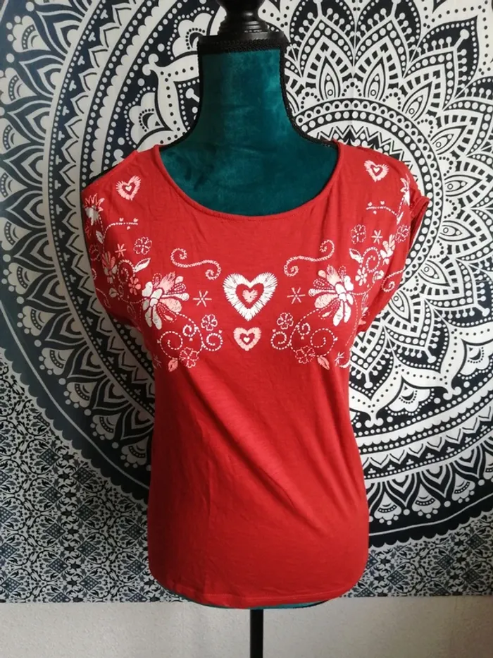 Tee-shirt rouge à épaules dénudées avec imprimés floraux / bronzini / (S) - photo numéro 2