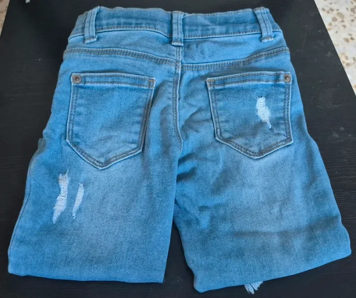 Jeans troués - photo numéro 3