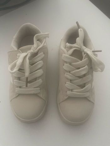 Basket enfant à lacets