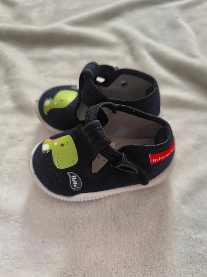 Sandales bébé taille 19 - photo numéro 3