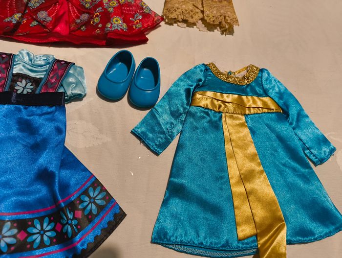 Lot vêtements poupées animator disney - photo numéro 4