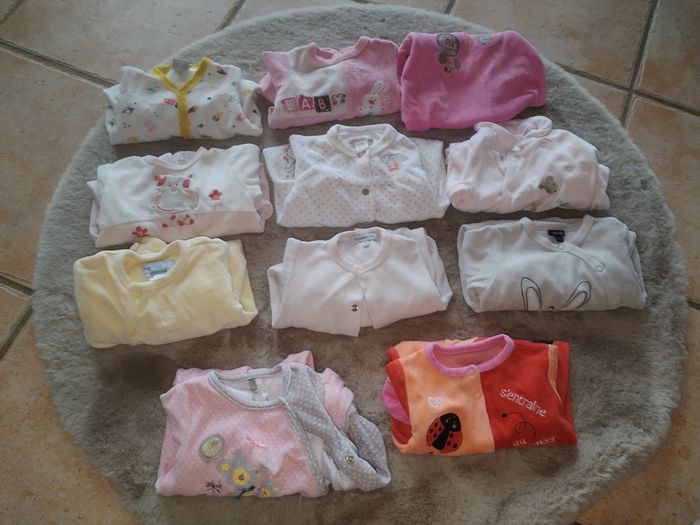 Lot de 11 pyjamas chauds bébé fille - velours - taille 1 mois