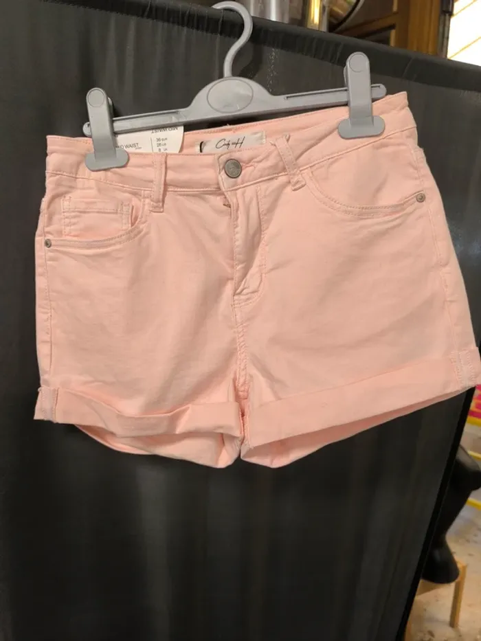 40388 short rose clair (mid waist) neuf avec étiquette