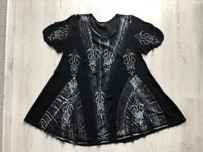 BB21- Robe ample noire/blanche T Unique (40/46) NEUVE - photo numéro 3