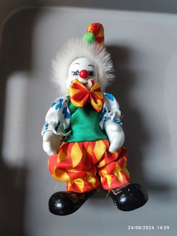🌺 petit clown en porcelaine