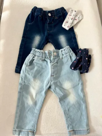 2 jeans bébé fille taille 6mois