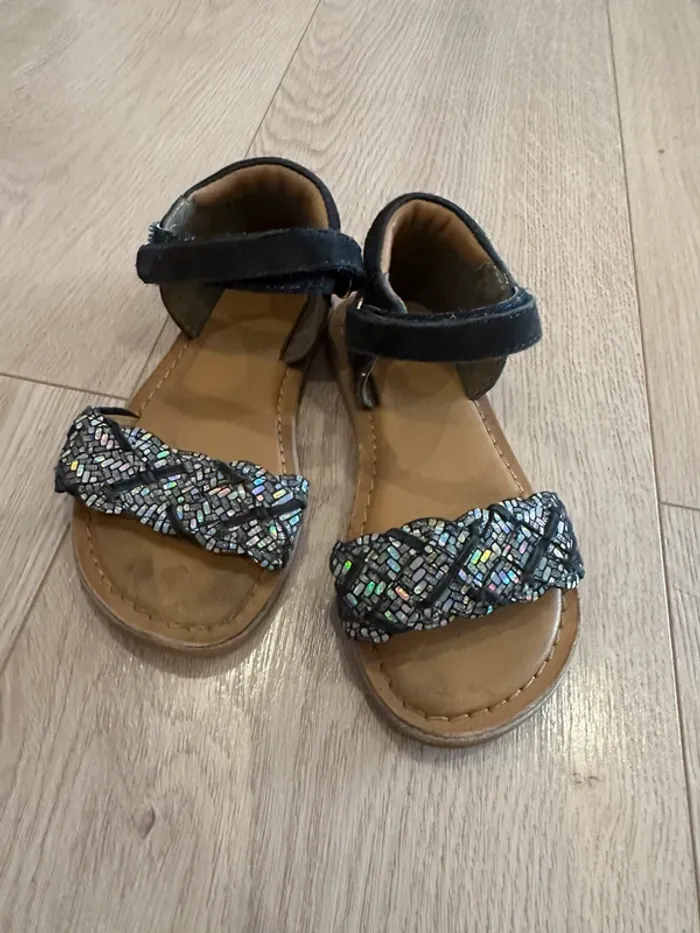 Sandale avec paillettes taille 25
