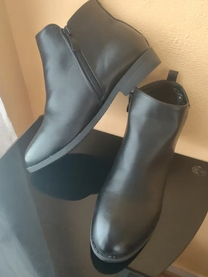 Bottines neuves T. 41 - photo numéro 2