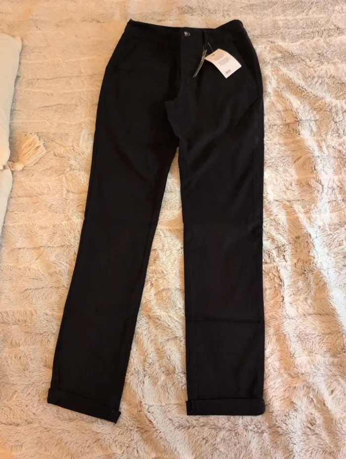 Pantalon Chino Asos neuf. W26 L32. Taille 36