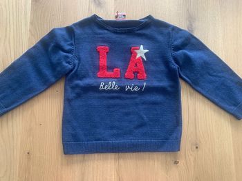 Pull fille tape à l’œil