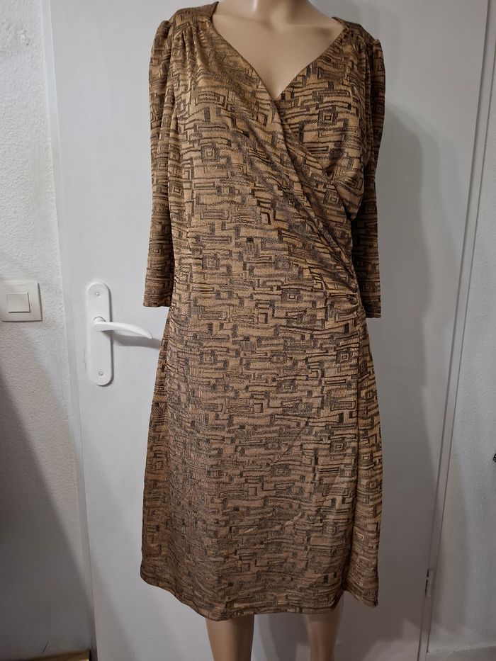 Robe taille 38/40 en très bon état