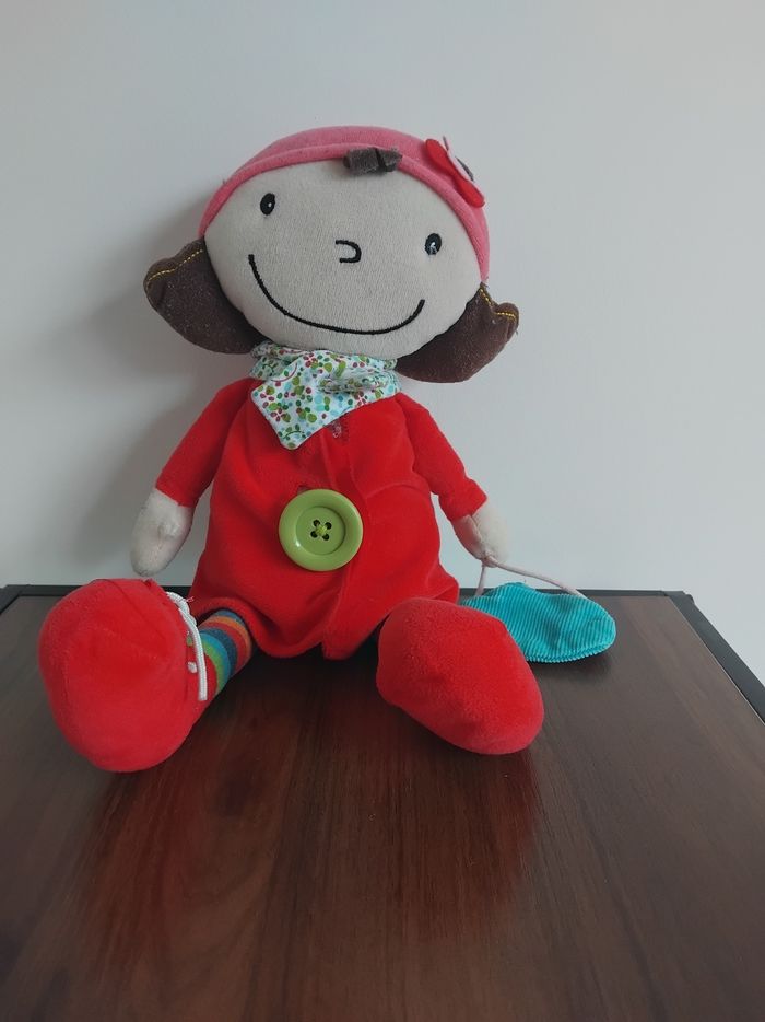 Nina ma poupée à habiller en tissu oxybul