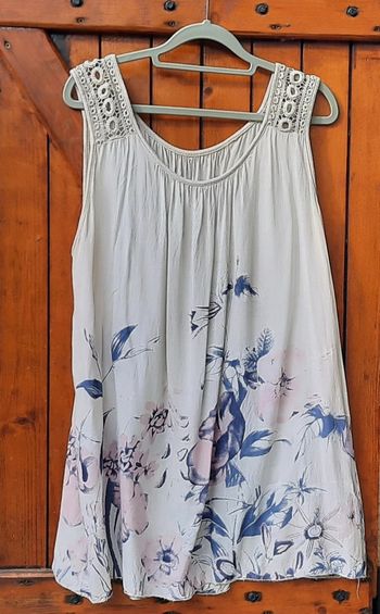 Top sans manche beige imprimé fleuri, taille 42