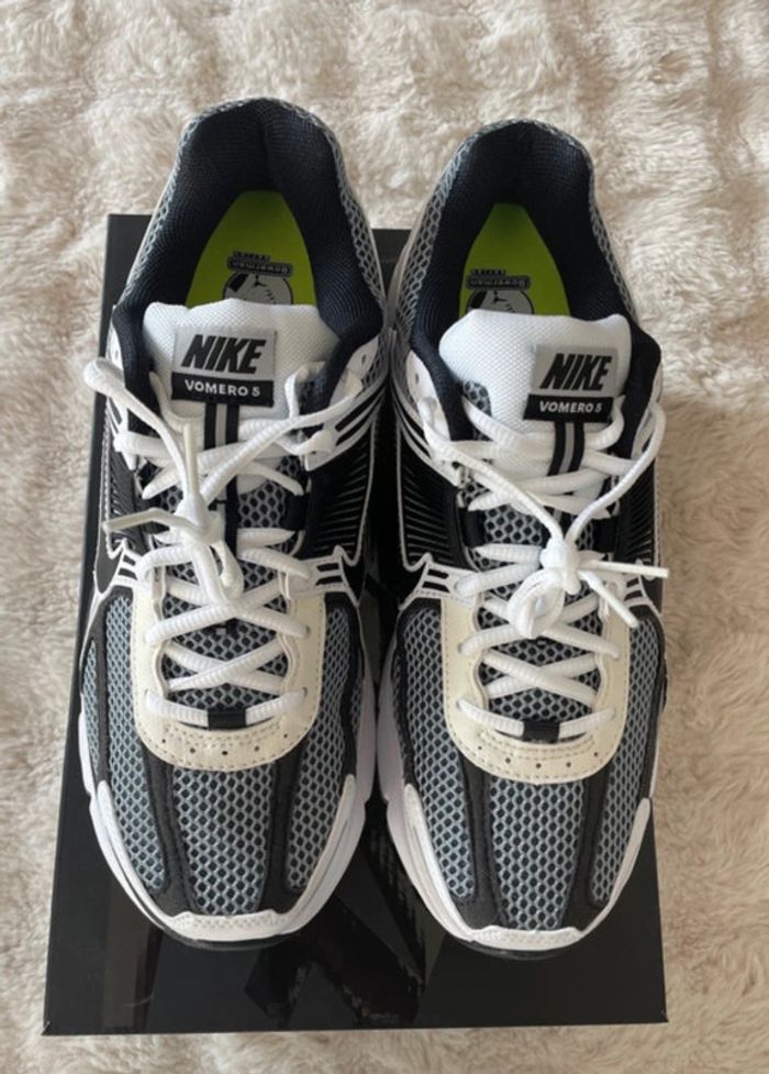 Nike Zoom Vomero 5 SE SP – Dark Grey / Black / White - photo numéro 3