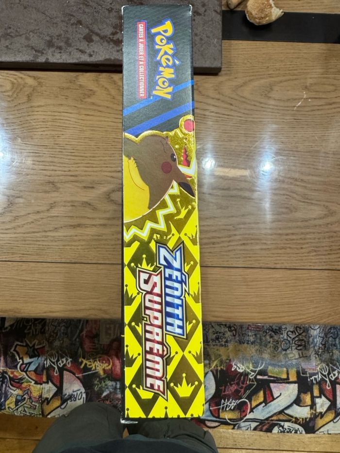 Coffret Pikachu V-max Zénith suprême avec pins EB12.5 - photo numéro 2
