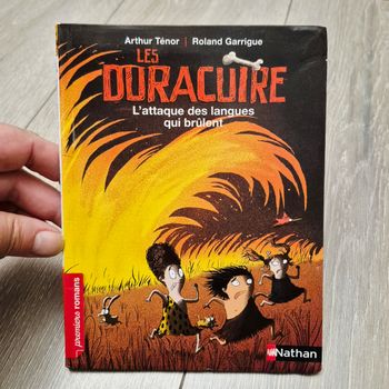 Livre "premiers romans" Les Doracuire . L'attaque des langues qui brûlent. N°284 . Édition Nathan