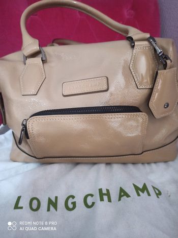 Joli sac Longchamp vernis beige