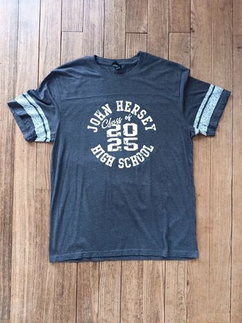 T-shirt university hight school john hersey 2025 gris L