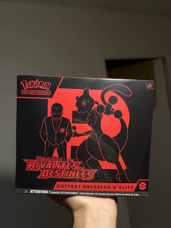 ETB Pokémon Rivalités destinées EV10