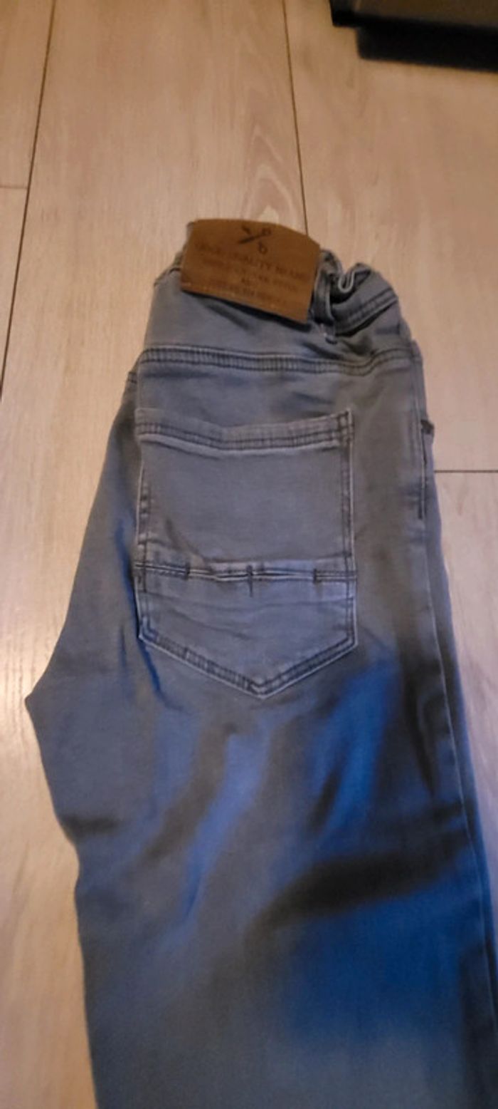 Jeans tape à l'œil - photo numéro 2