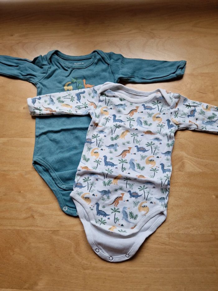 Lot de 2 bodies dinos 6M