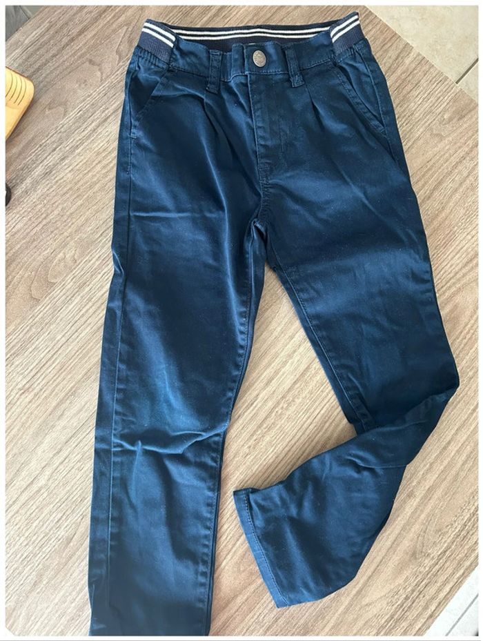 Pantalon droit bleu marine - taille 7 ans - en très bon état