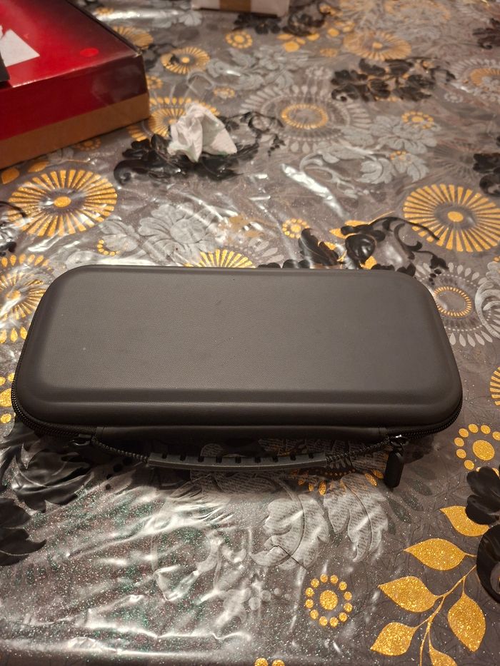Pochette pour nintendo switch noir  neuf prix 10 euro