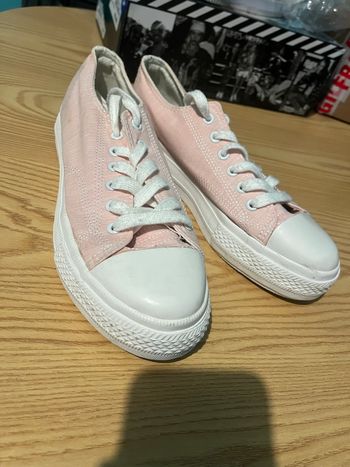 Baskets rose clair et blanc